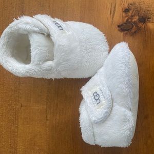 * EUC * UGG Baby “Brixbee” Crib Bootie 0-6m
